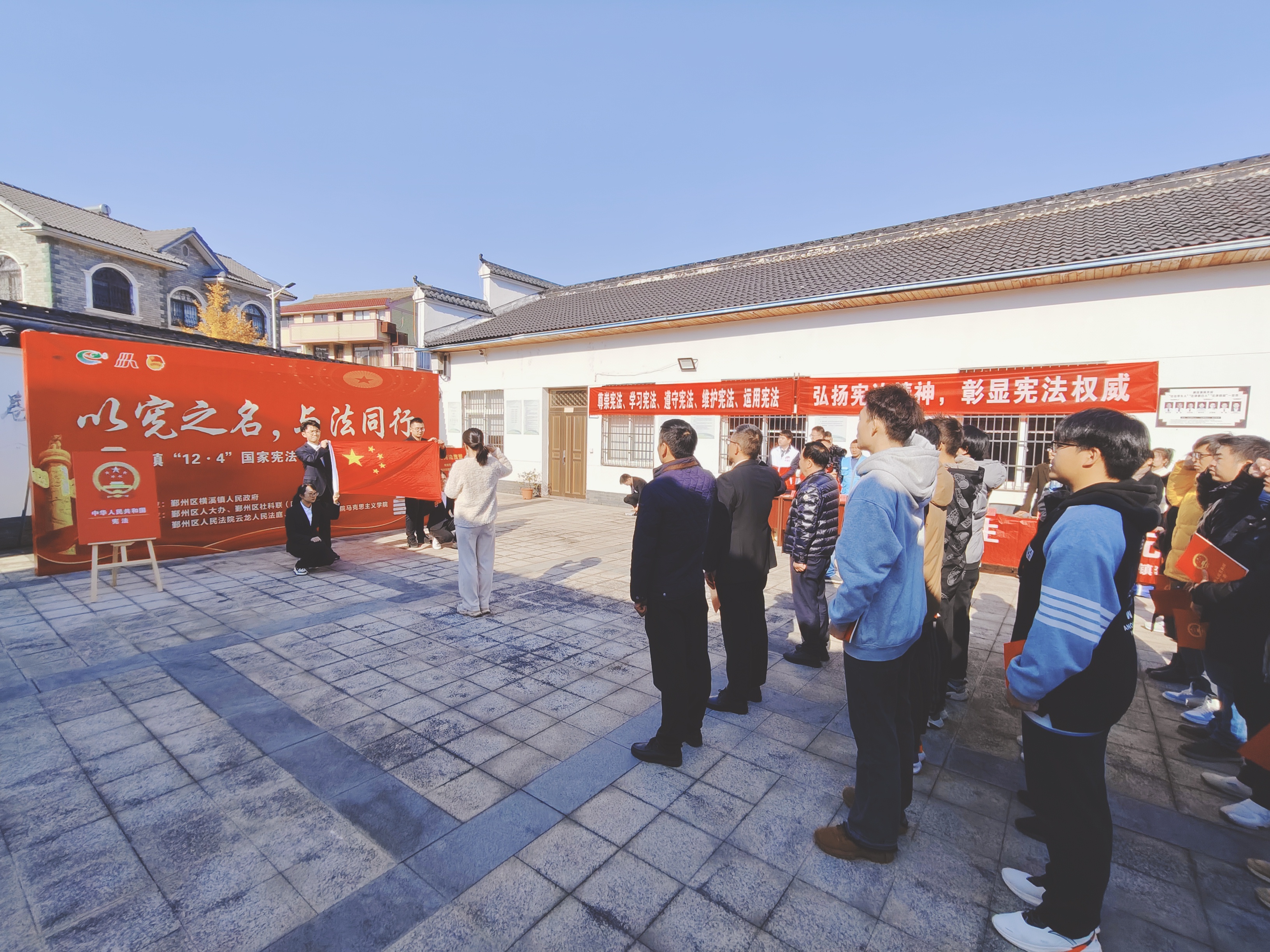 “00后”看民主:宣誓、授书,来一堂生动的宪法课 “00后”看民主:宣誓、授书,来一堂生动的宪法课