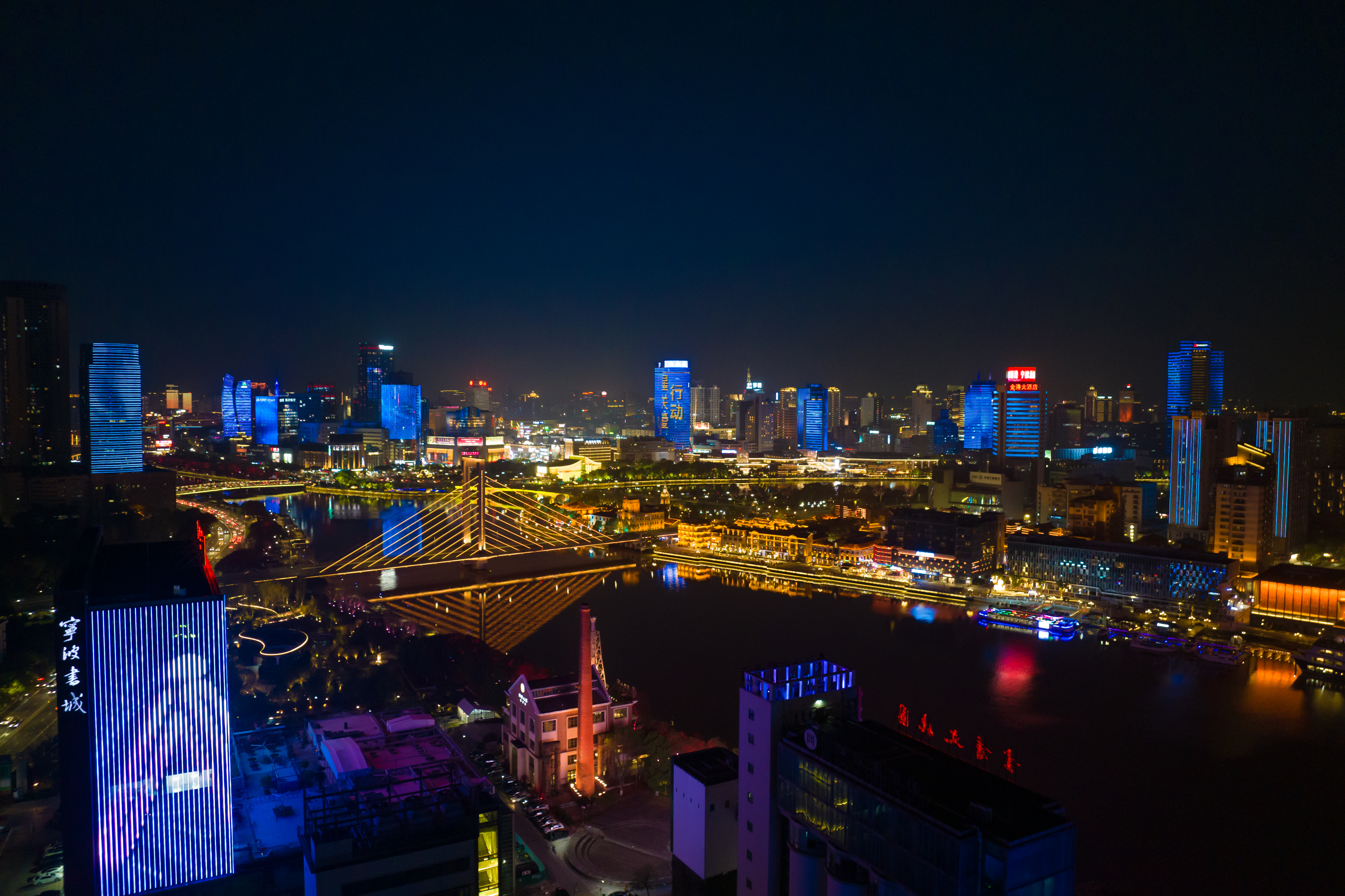宁波三江口和东部新城，为他们“变蓝”