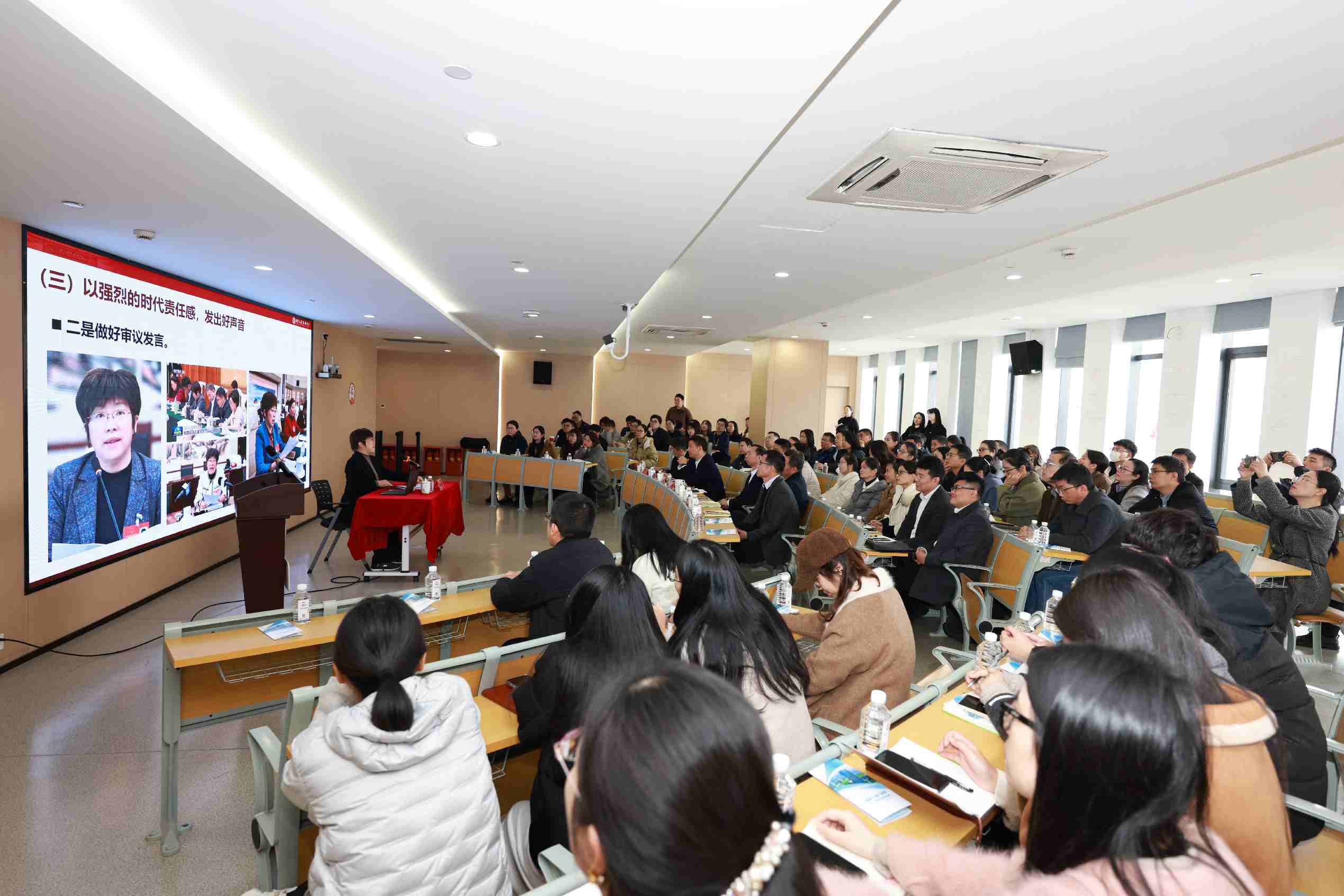 �Ѻ����ߺ������ӻ᳡�����ֳ� ȫ���˴�����ڻ�������