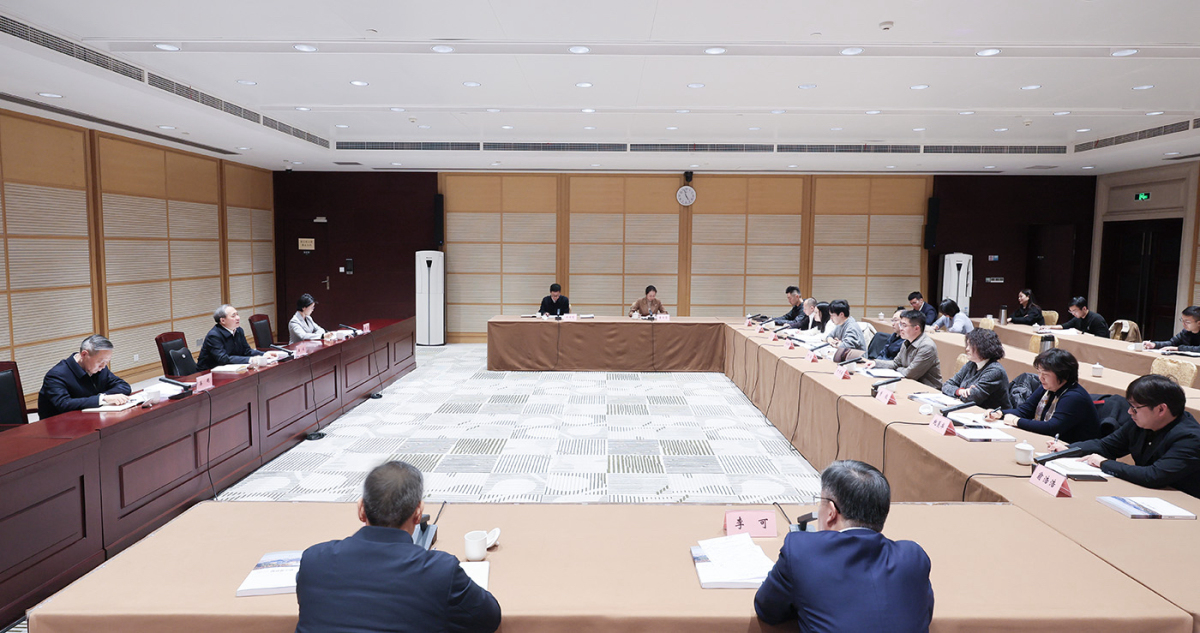 王成与中央、省驻甬新闻单位负责人座谈