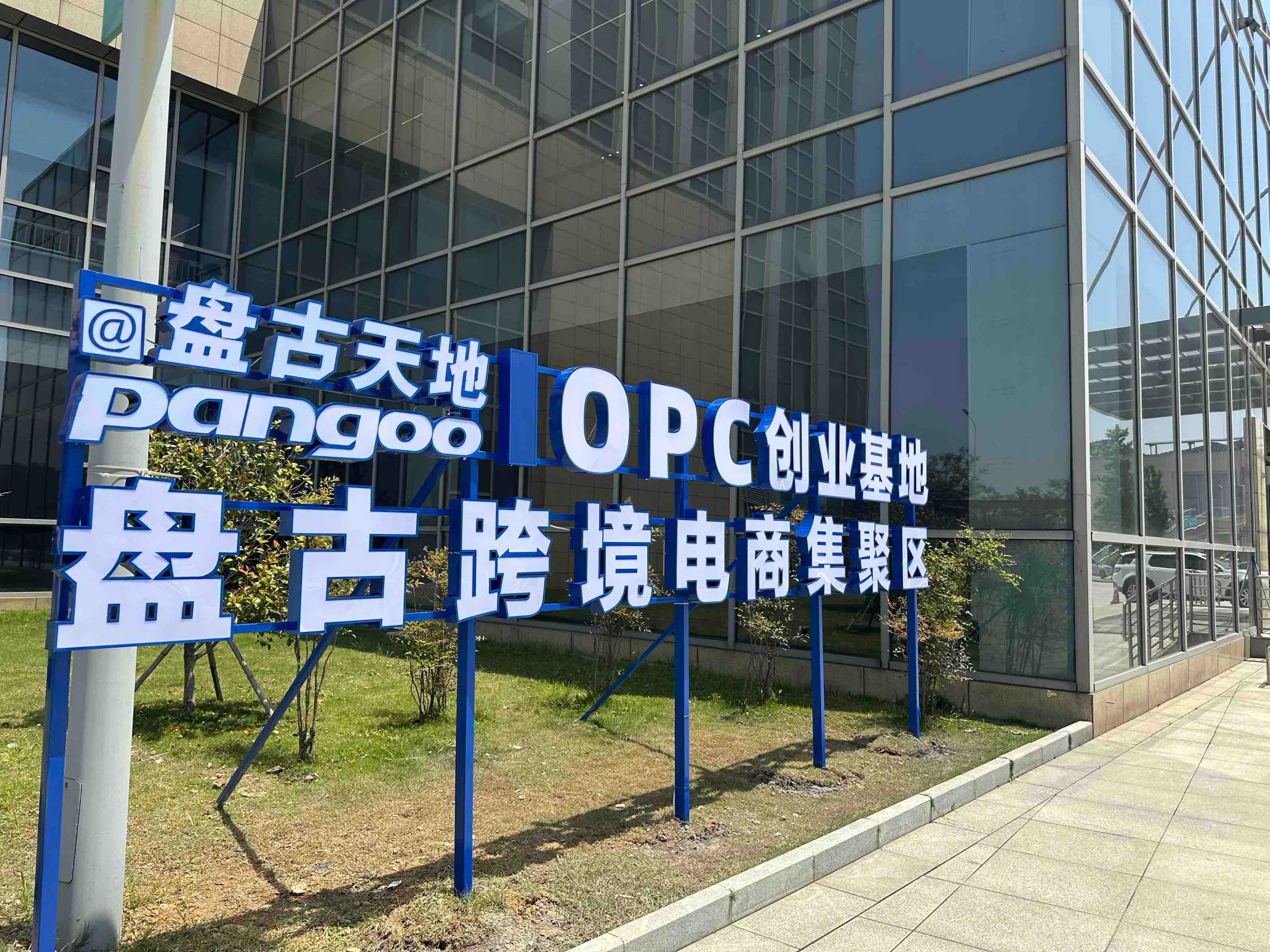 �á����족���л��� ��ϪС�ҵ硰�����š�����