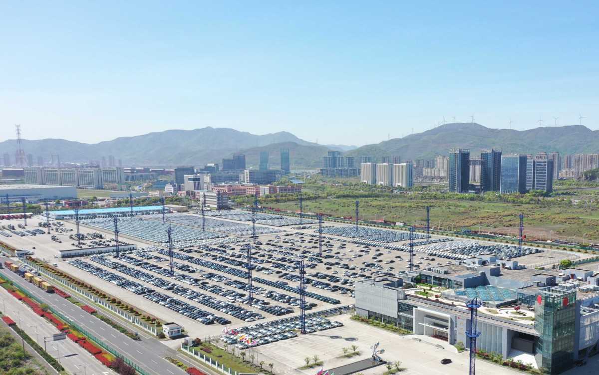 宁波梅山中信港通汽车堆场。 张鹏摄.jpg