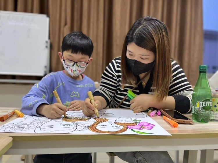 用绘画疗愈亲子关系让家长陪伴孩子一起成长